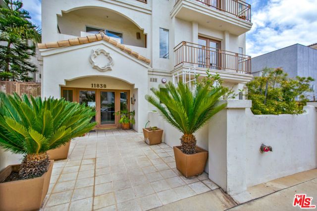 11838 Kiowa Avenue 101, Los Angeles, CA 90049