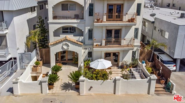 11838 Kiowa Avenue 101, Los Angeles, CA 90049
