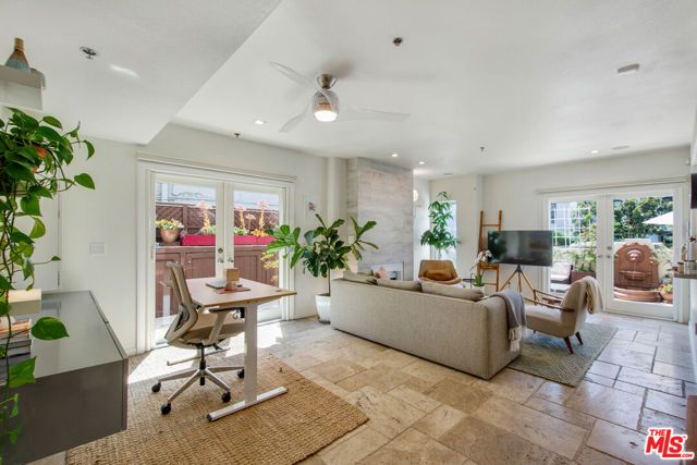 11838 Kiowa Avenue 101, Los Angeles, CA 90049
