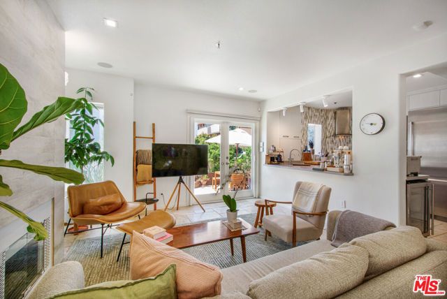 11838 Kiowa Avenue 101, Los Angeles, CA 90049