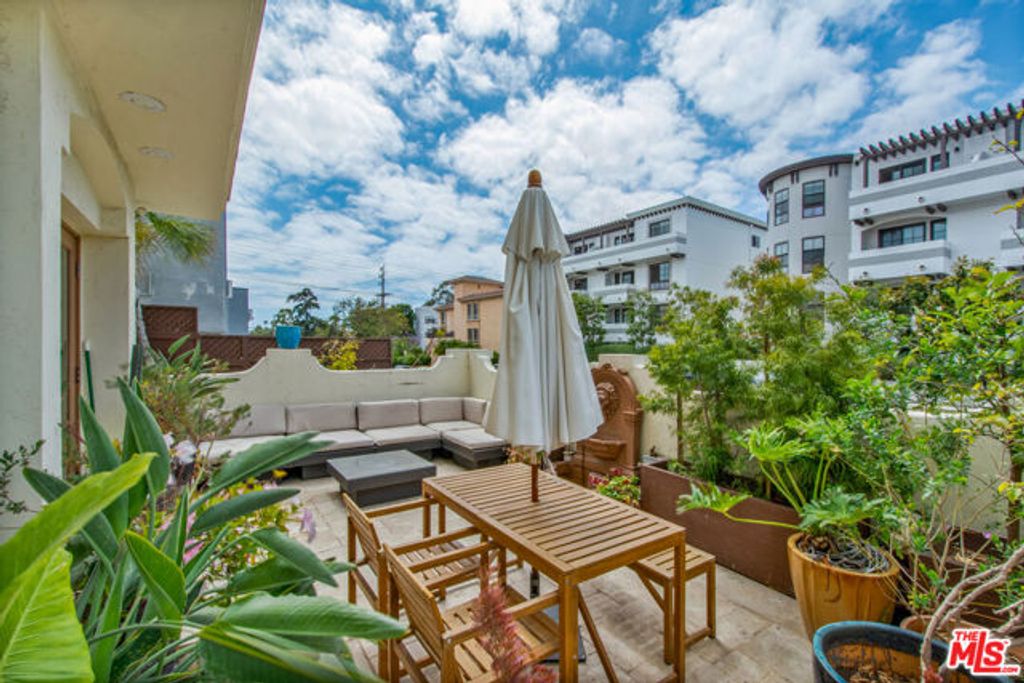 11838 Kiowa Avenue 101, Los Angeles, CA 90049