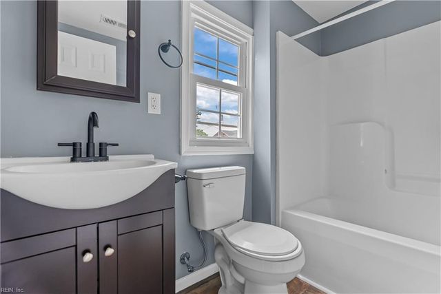 206 Oak ST, Suffolk, VA 23434