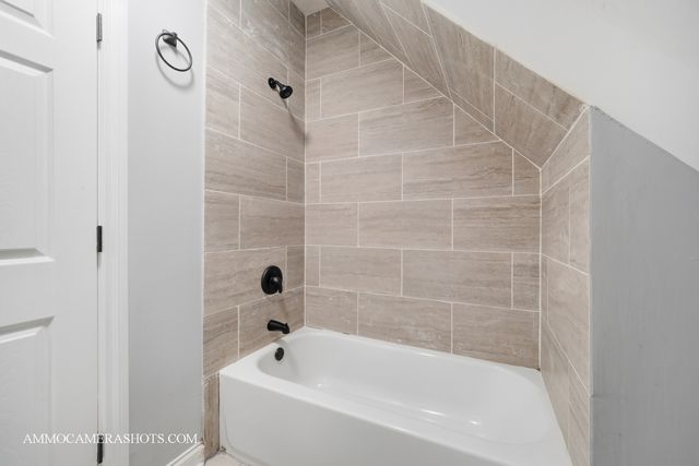 9342 S Crandon Avenue, Chicago, IL 60617