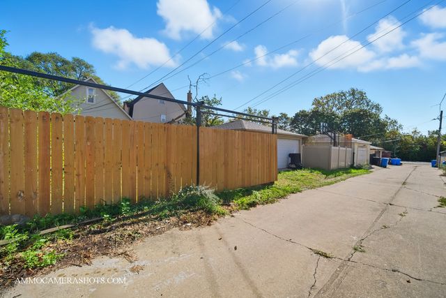 9342 S Crandon Avenue, Chicago, IL 60617