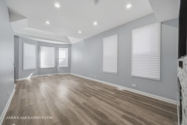 9342 S Crandon Avenue, Chicago, IL 60617