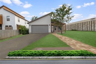 830 E Powell Avenue, Fort Worth, TX 76104