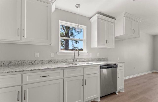 211 N Gladys St, Leesville, LA 71446