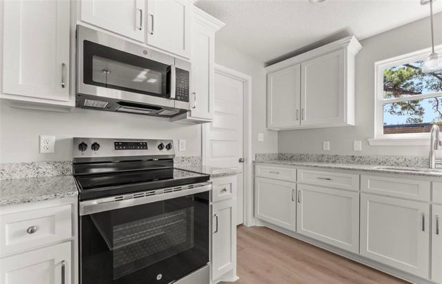 211 N Gladys St, Leesville, LA 71446