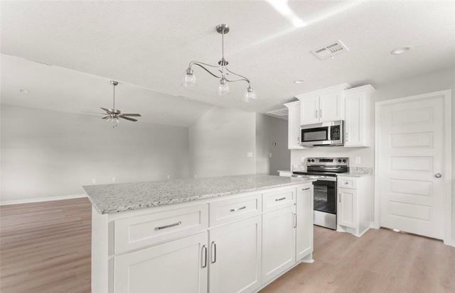 211 N Gladys St, Leesville, LA 71446