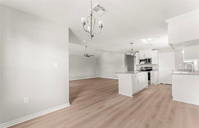 211 N Gladys St, Leesville, LA 71446