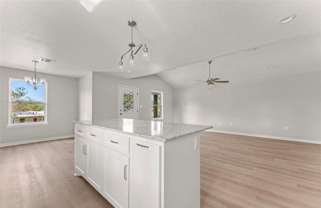 211 N Gladys St, Leesville, LA 71446