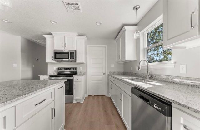 211 N Gladys St, Leesville, LA 71446