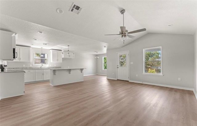 211 N Gladys St, Leesville, LA 71446