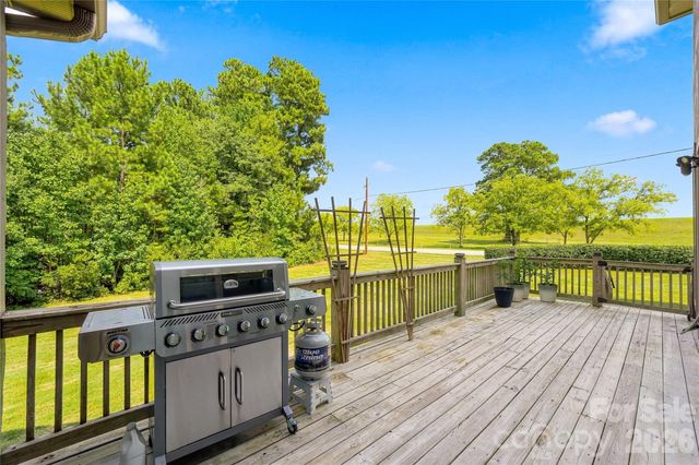 8007 Glen Abbey Circle, Stanley, NC 28164