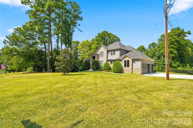 8007 Glen Abbey Circle, Stanley, NC 28164