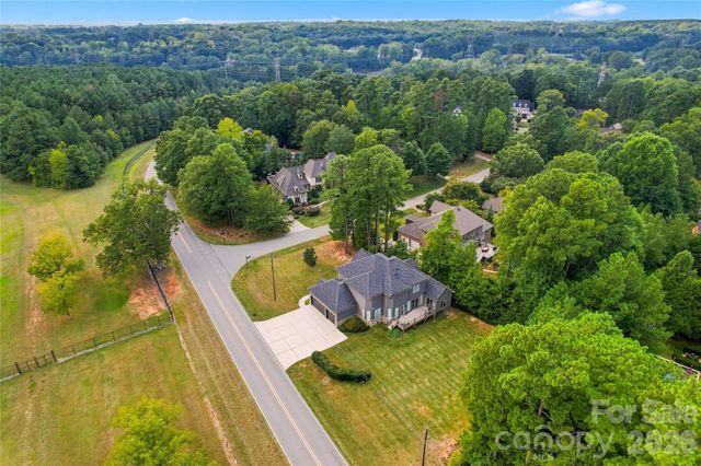 8007 Glen Abbey Circle, Stanley, NC 28164