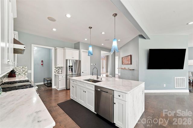 8007 Glen Abbey Circle, Stanley, NC 28164