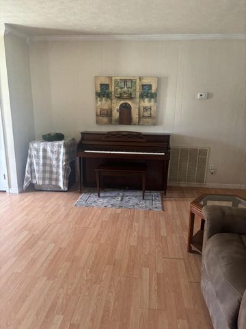 1847 Sinking Creek Road, London, KY 40741