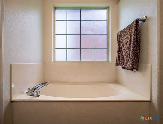 408 Spyglass Street, Marble Falls, TX 78654