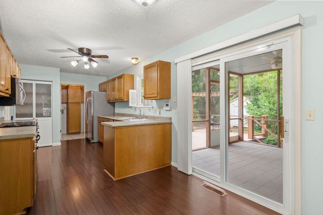 14 Manor Boulevard, Hanahan, SC 29410