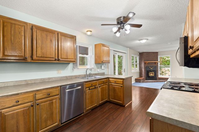 14 Manor Boulevard, Hanahan, SC 29410