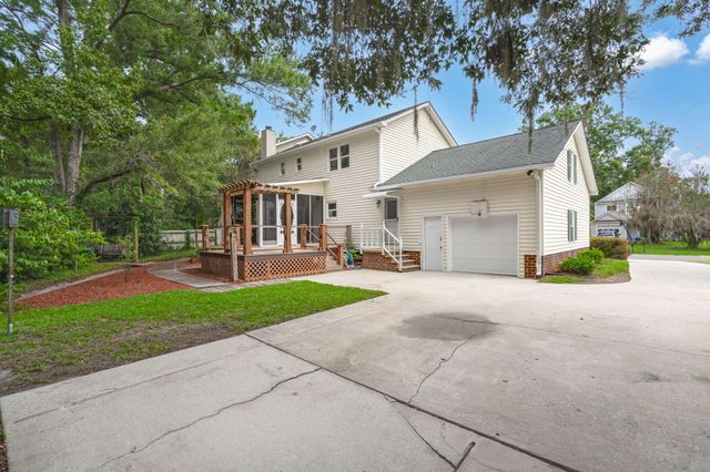 14 Manor Boulevard, Hanahan, SC 29410