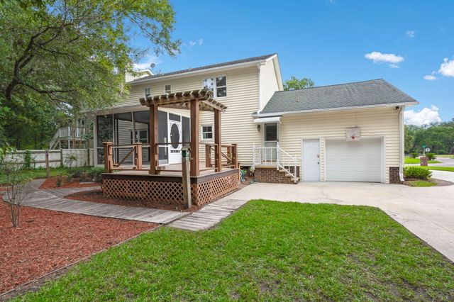 14 Manor Boulevard, Hanahan, SC 29410