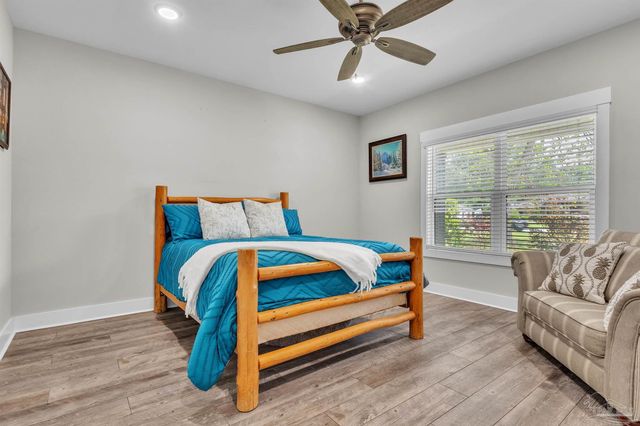 107 Countri Ln, Cantonment, FL 32533