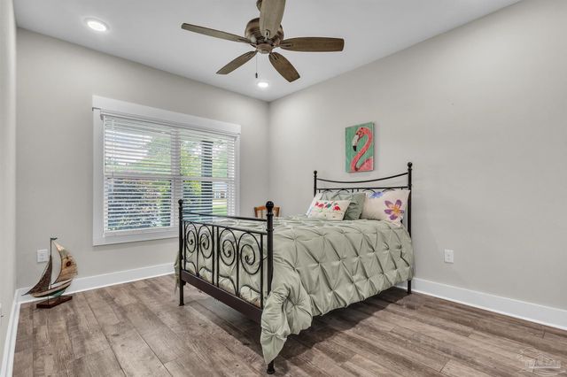 107 Countri Ln, Cantonment, FL 32533