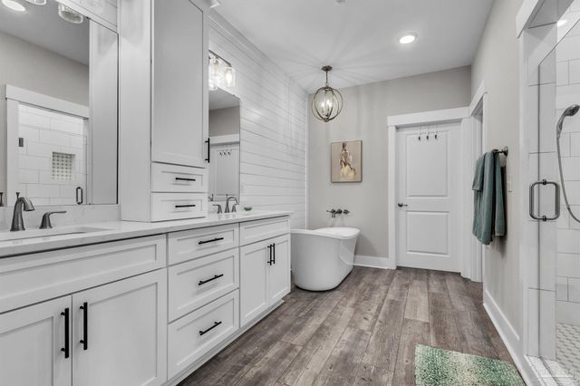 107 Countri Ln, Cantonment, FL 32533
