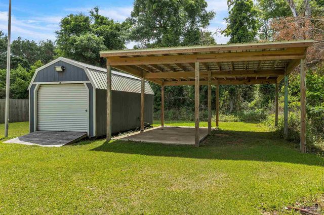107 Countri Ln, Cantonment, FL 32533
