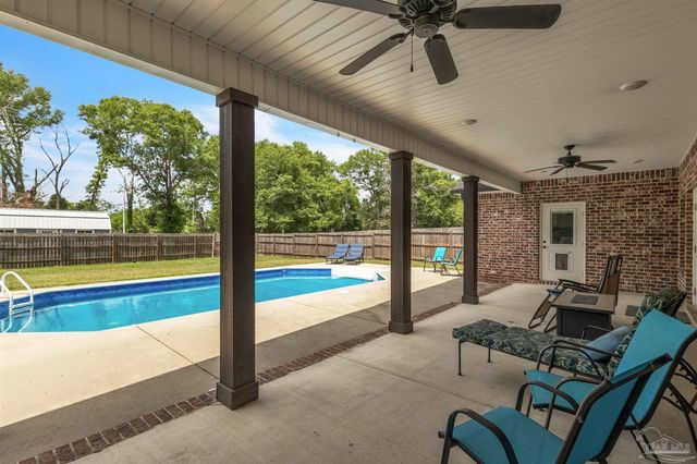 107 Countri Ln, Cantonment, FL 32533