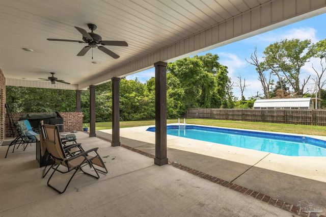 107 Countri Ln, Cantonment, FL 32533