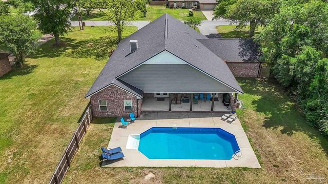 107 Countri Ln, Cantonment, FL 32533