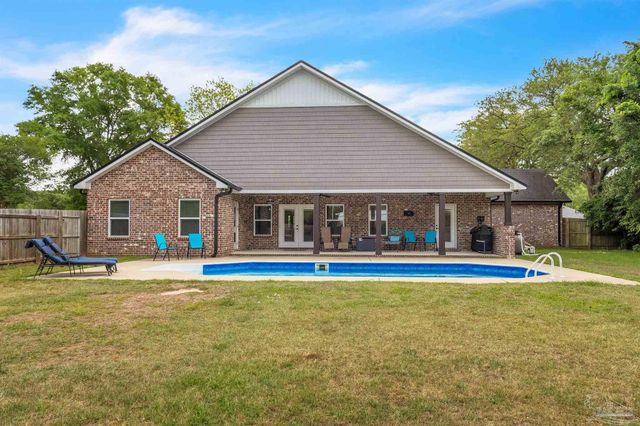 107 Countri Ln, Cantonment, FL 32533