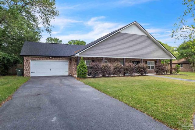 107 Countri Ln, Cantonment, FL 32533