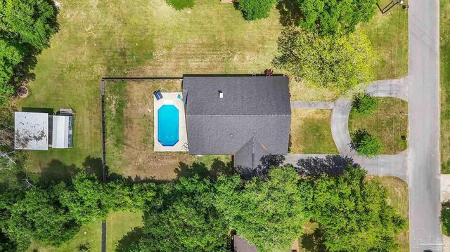 107 Countri Ln, Cantonment, FL 32533