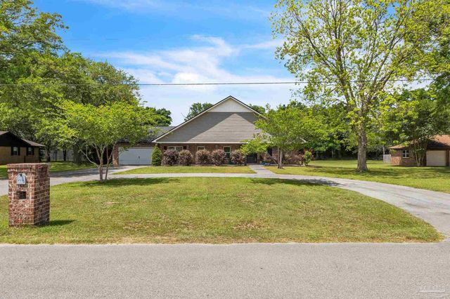 107 Countri Ln, Cantonment, FL 32533