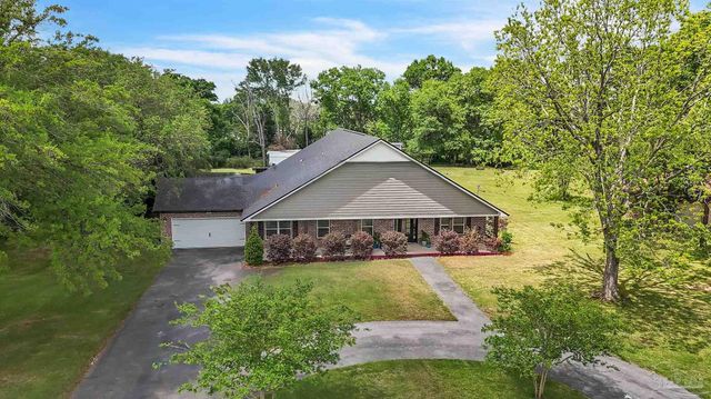 107 Countri Ln, Cantonment, FL 32533