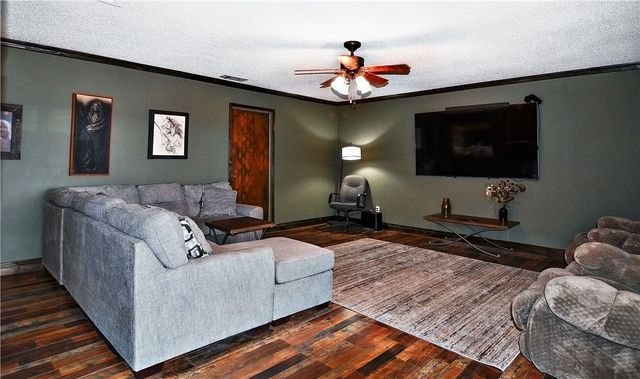 6604 County Road 136, Pawnee, TX 78145