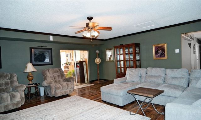 6604 County Road 136, Pawnee, TX 78145