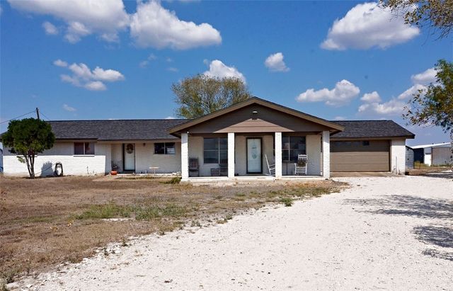 6604 County Road 136, Pawnee, TX 78145