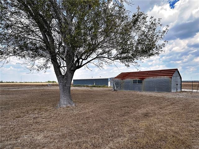 6604 County Road 136, Pawnee, TX 78145