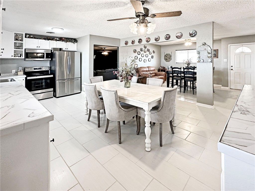 6604 County Road 136, Pawnee, TX 78145