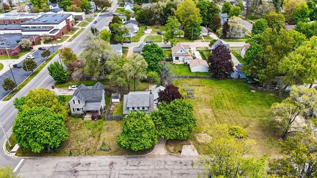 422 Pine Street, Belding, MI 48809
