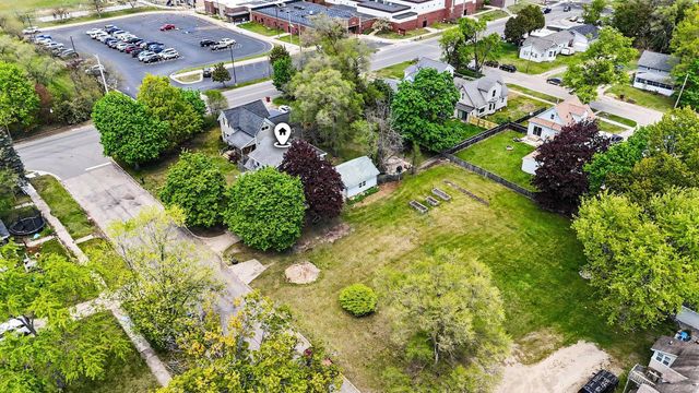 422 Pine Street, Belding, MI 48809