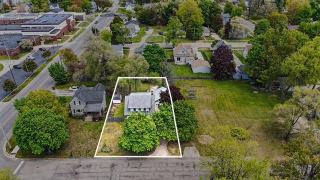 422 Pine Street, Belding, MI 48809