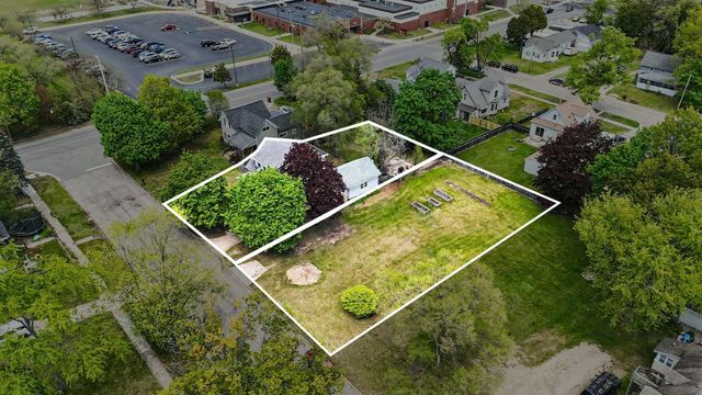 422 Pine Street, Belding, MI 48809