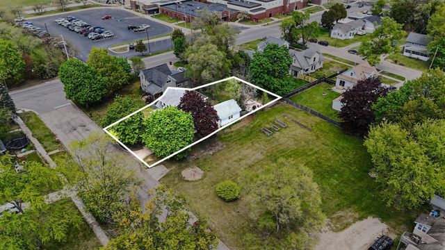 422 Pine Street, Belding, MI 48809