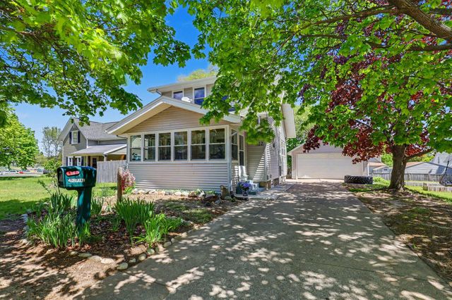 422 Pine Street, Belding, MI 48809